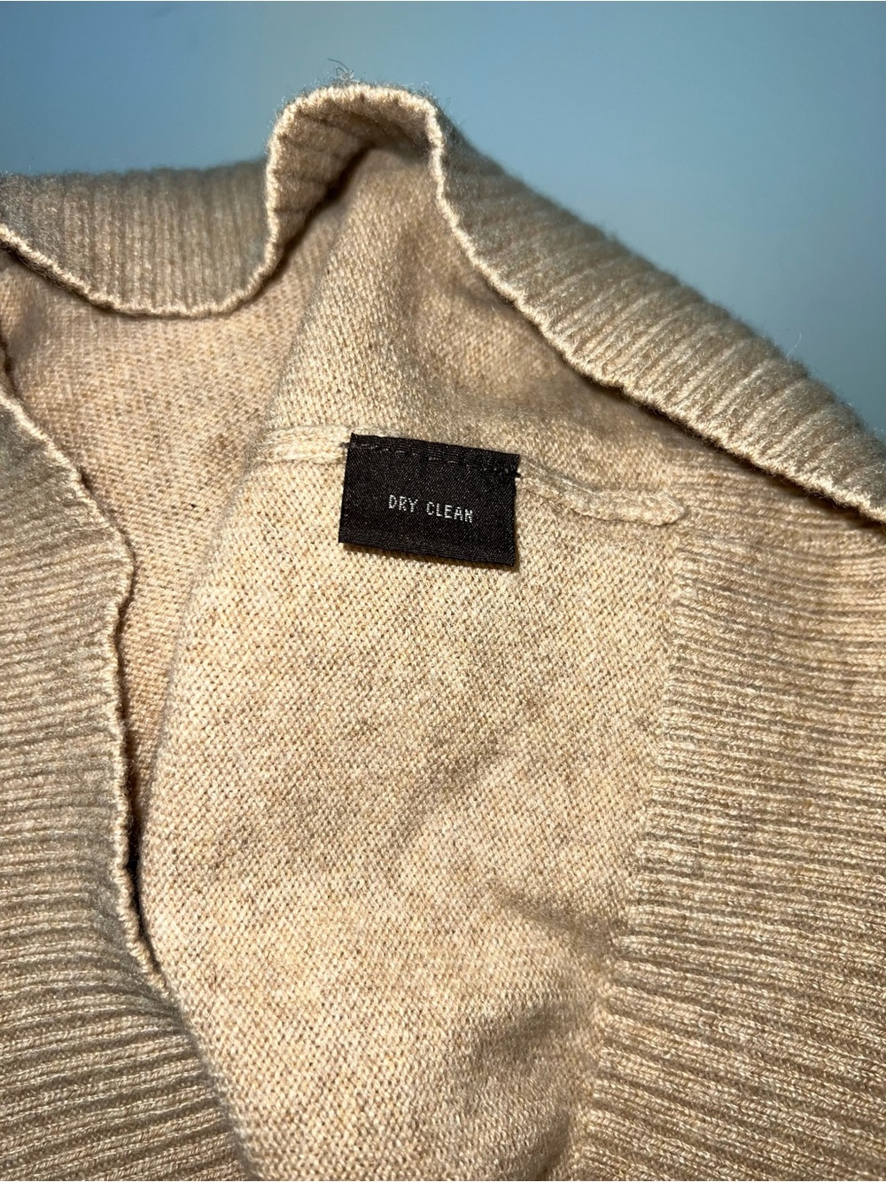 Henri Bendel 100% Cashmere Sweater Medium Camel Beige V Neck Luxury Knit - Picture 6 of 8